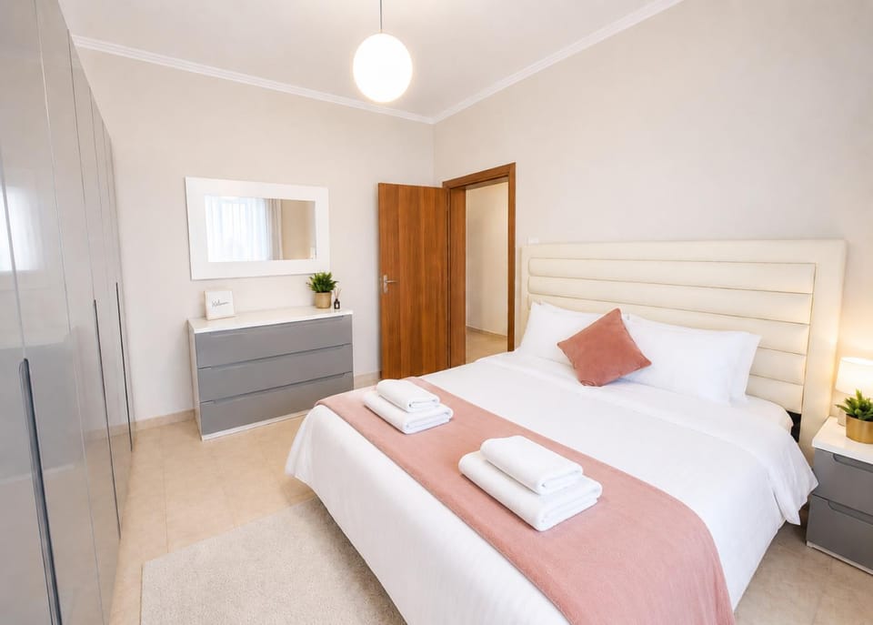Bedroom, towels, wardrobe