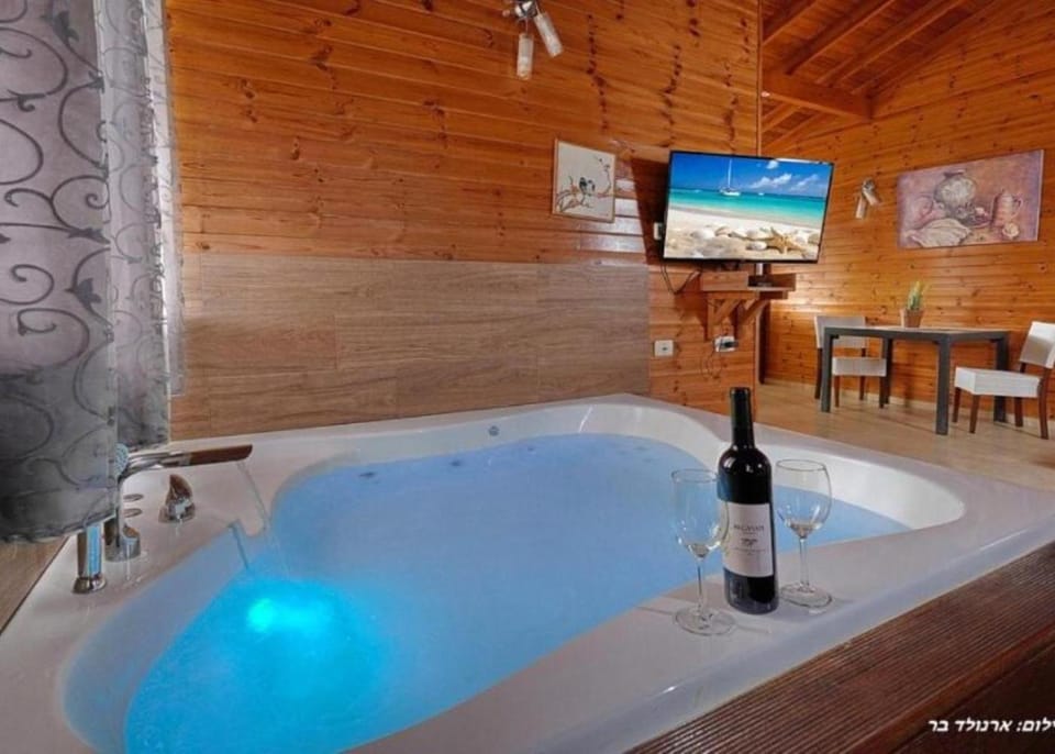 Hot Tub, Bath