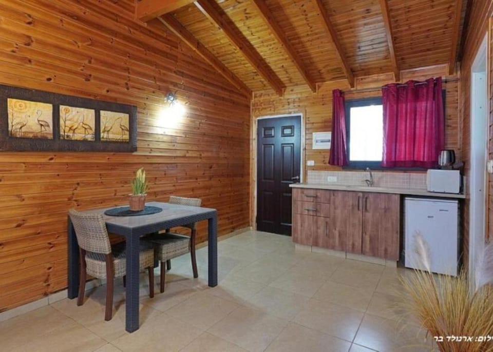 Kitchen or kitchenette, Dining area, minibar