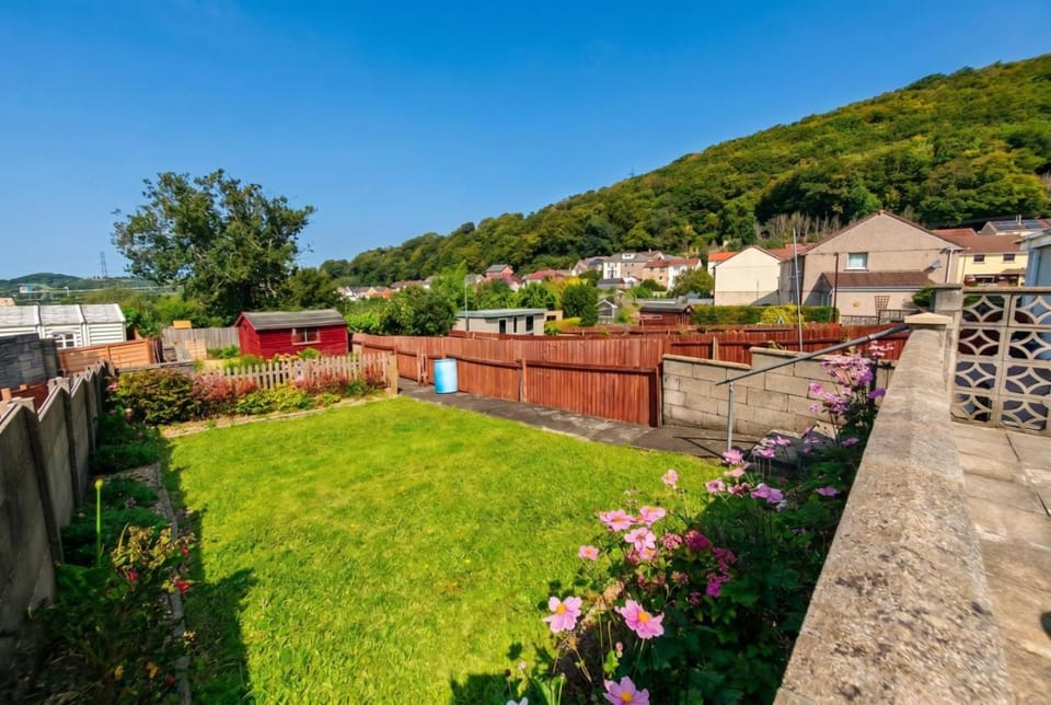 Spring, Day, Garden, Garden view, Mountain view