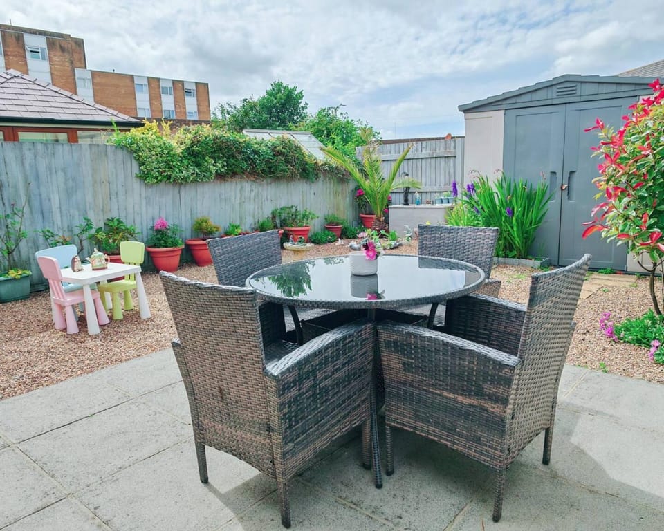 Garden, Seating area, Garden view