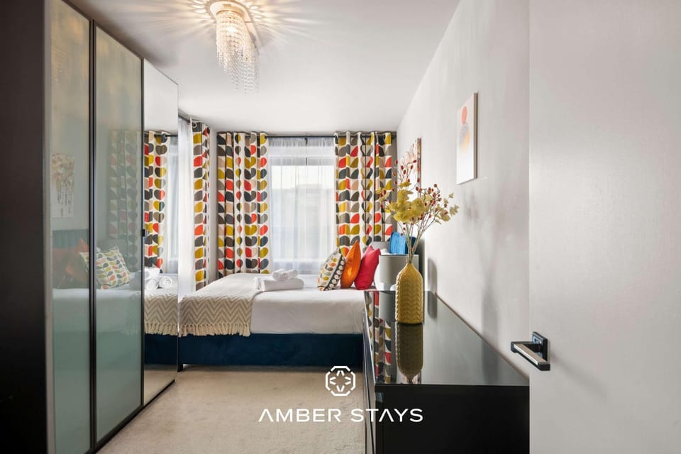 Modern 3 Bed Apartment in Acton by Amber Stays, Perfect for Business & Contractors Apartment in London Borough of Ealing