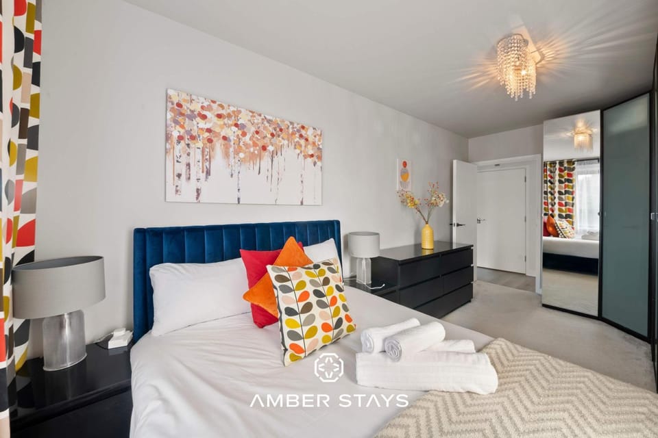 Modern 3 Bed Apartment in Acton by Amber Stays, Perfect for Business & Contractors Apartment in London Borough of Ealing