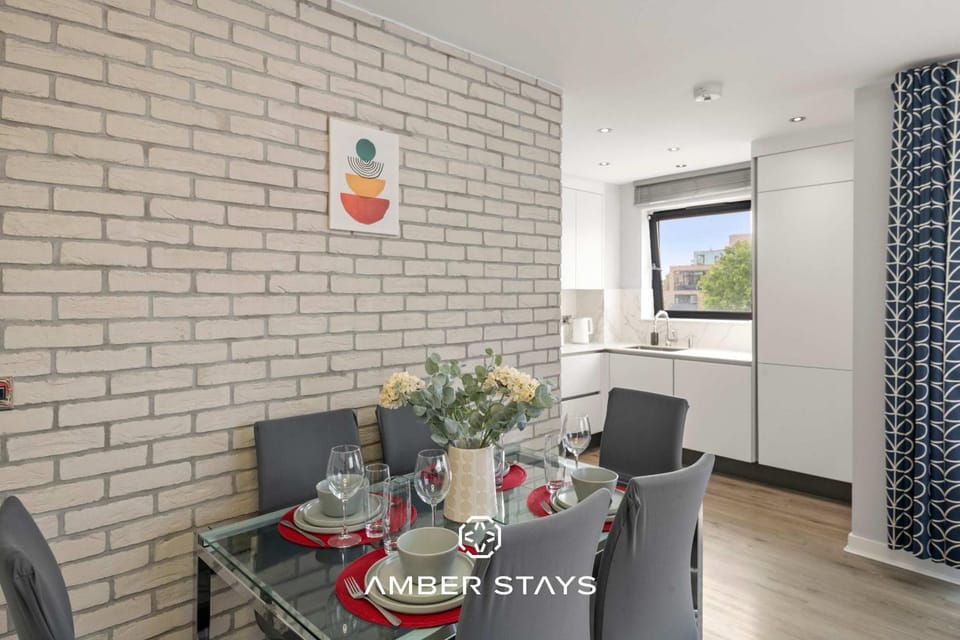 Modern 3 Bed Apartment in Acton by Amber Stays, Perfect for Business & Contractors Apartment in London Borough of Ealing
