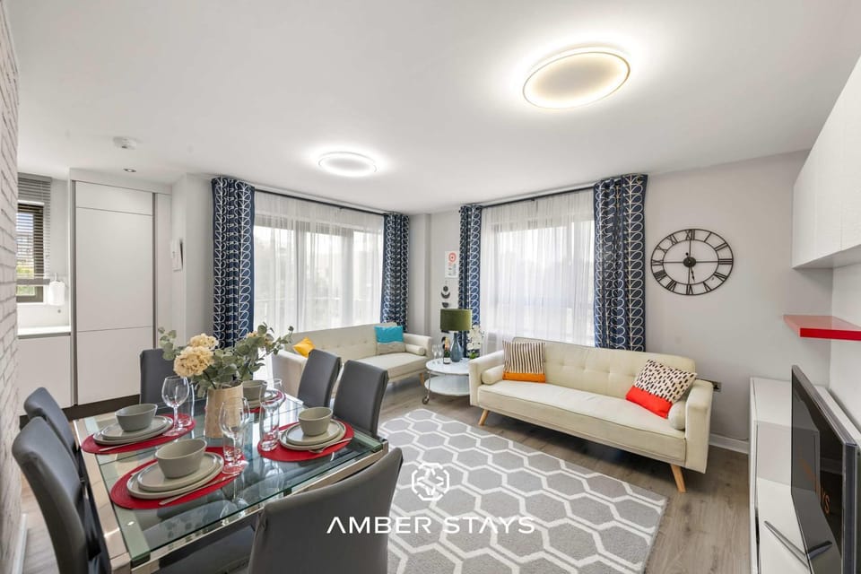 Modern 3 Bed Apartment in Acton by Amber Stays, Perfect for Business & Contractors Apartment in London Borough of Ealing