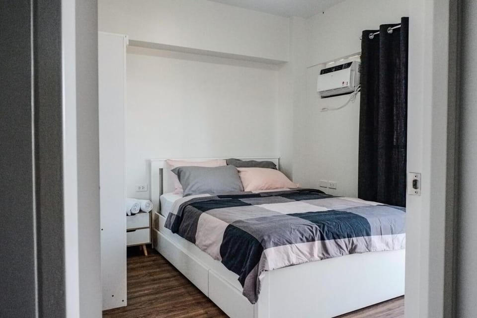 Bedroom, air conditioner