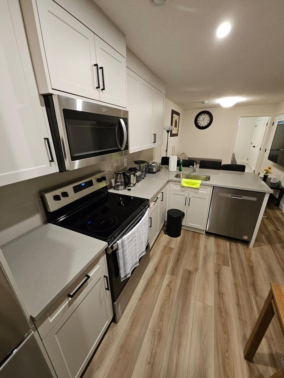 Emeka & Comfort Apartment in Calgary