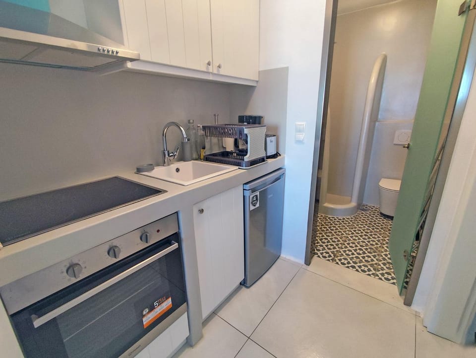 Kitchen or kitchenette, oven, stove, toaster