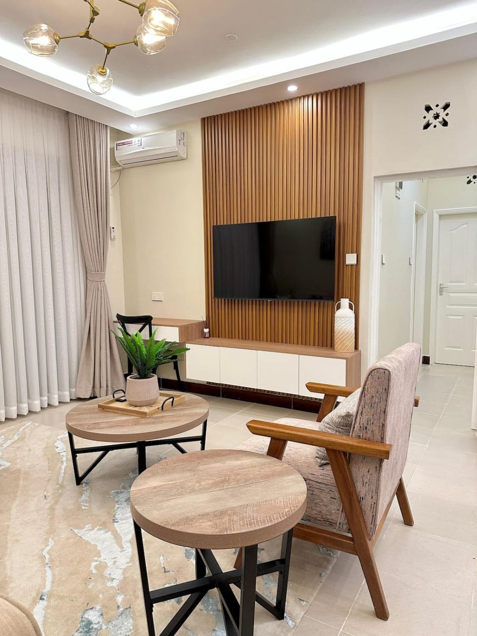Communal lounge/ TV room, TV and multimedia, Living room, Seating area, Evening entertainment, air conditioner