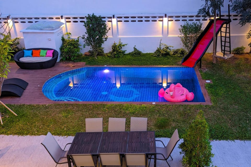 Evening entertainment, Pool view, Swimming pool