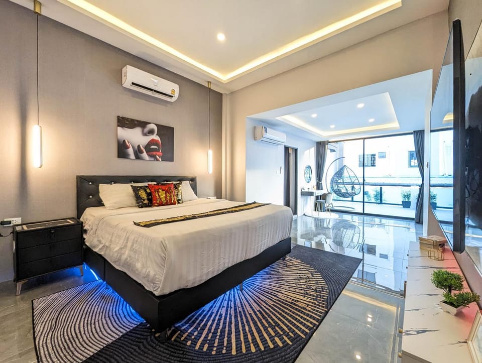 Bed, TV and multimedia, Photo of the whole room, Evening entertainment, Bedroom, air conditioner