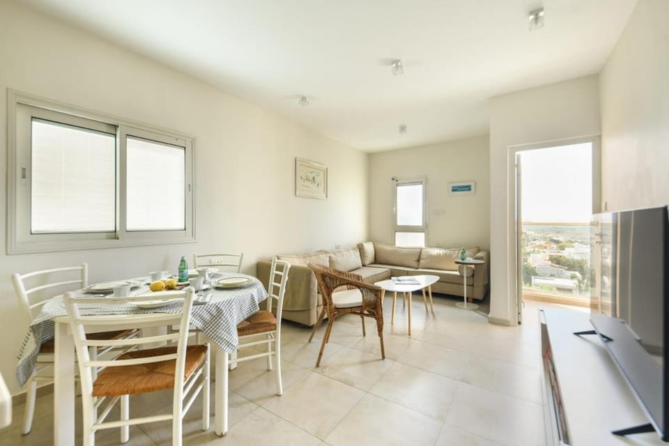 1BR Apt Sea Breeze & Views by SeaNRent Apartment in Herzliya