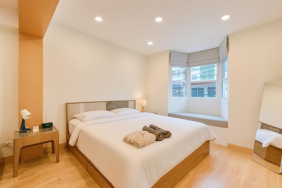 Bed, Bedroom, towels