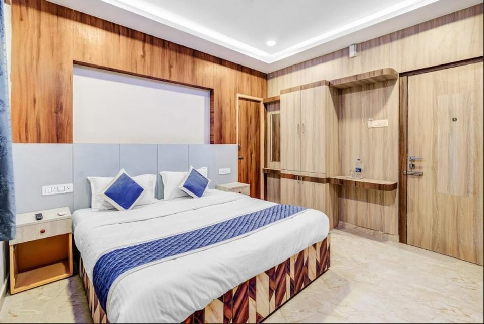 Bed, Photo of the whole room, Bedroom, wardrobe