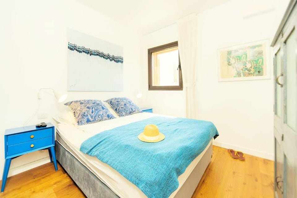 Mamad 2BR Beachside Sea Views by SeaNRent Apartment in Tel Aviv-Yafo