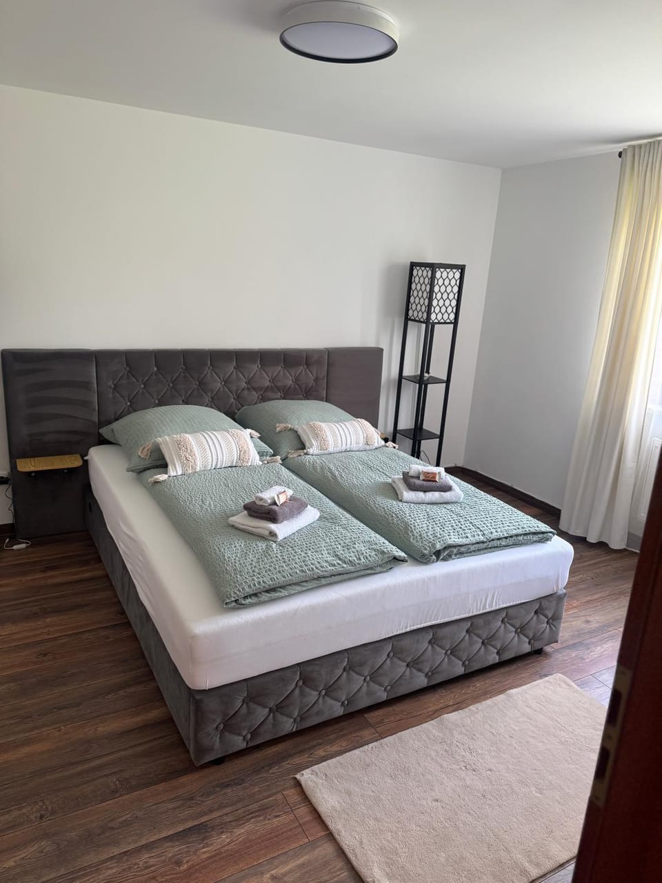Bed, Photo of the whole room, Bedroom, towels
