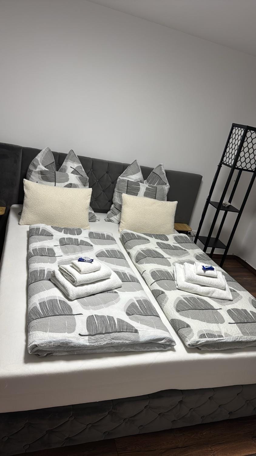 Bed, Photo of the whole room, Bedroom, towels