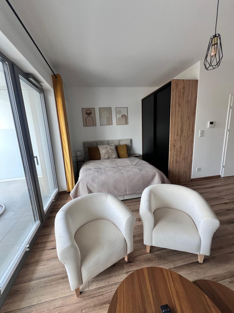Bed, Living room, Photo of the whole room, Seating area, Bedroom, wardrobe