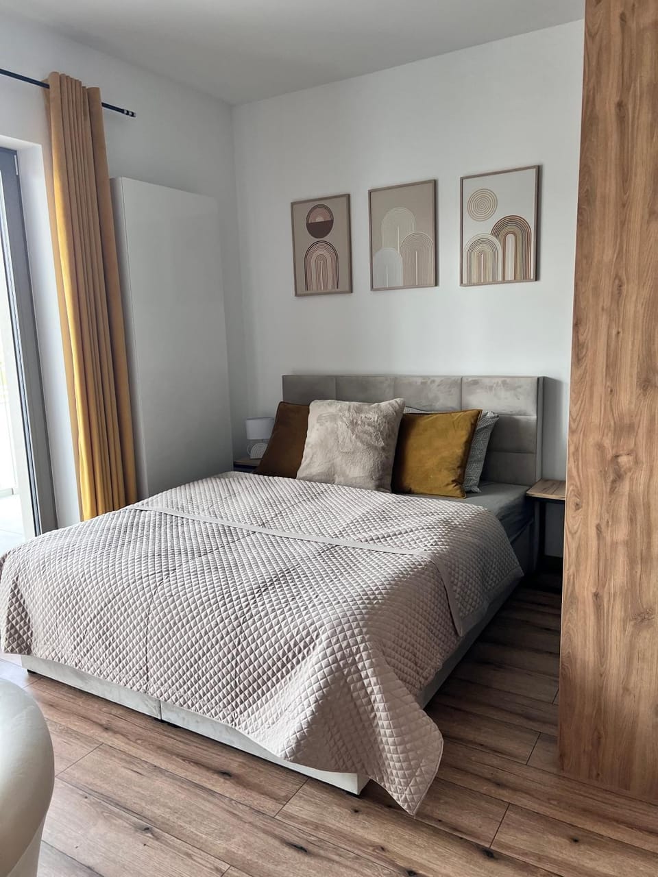 Bed, Photo of the whole room, Bedroom