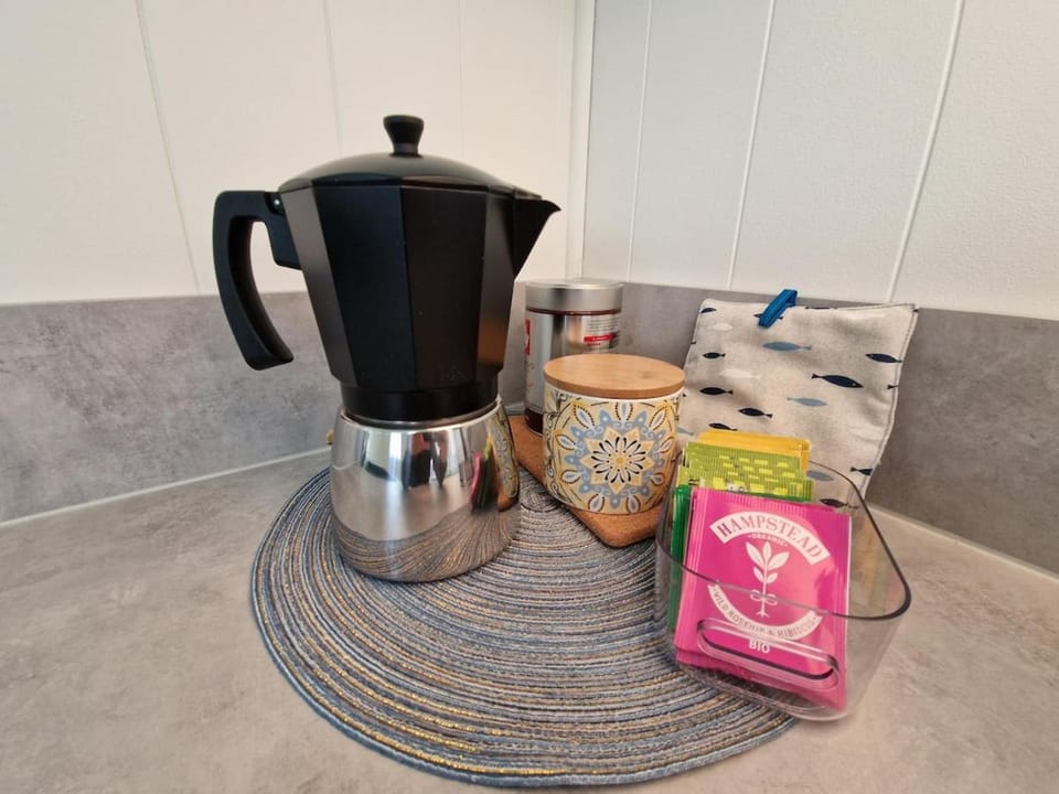 Coffee/tea facilities, Kitchen or kitchenette