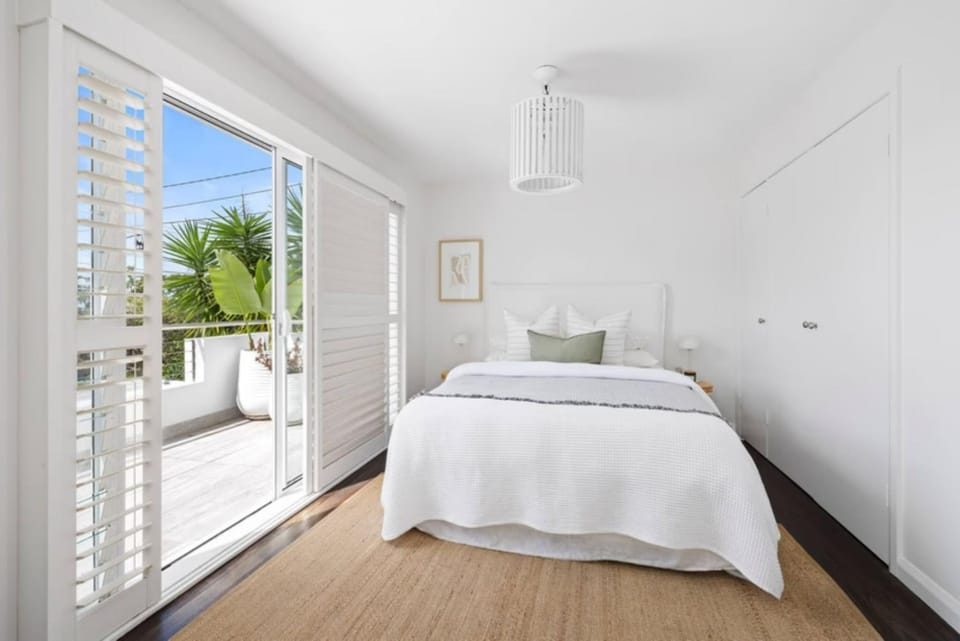 Bed, View (from property/room), Balcony/Terrace, Decorative detail, Bedroom