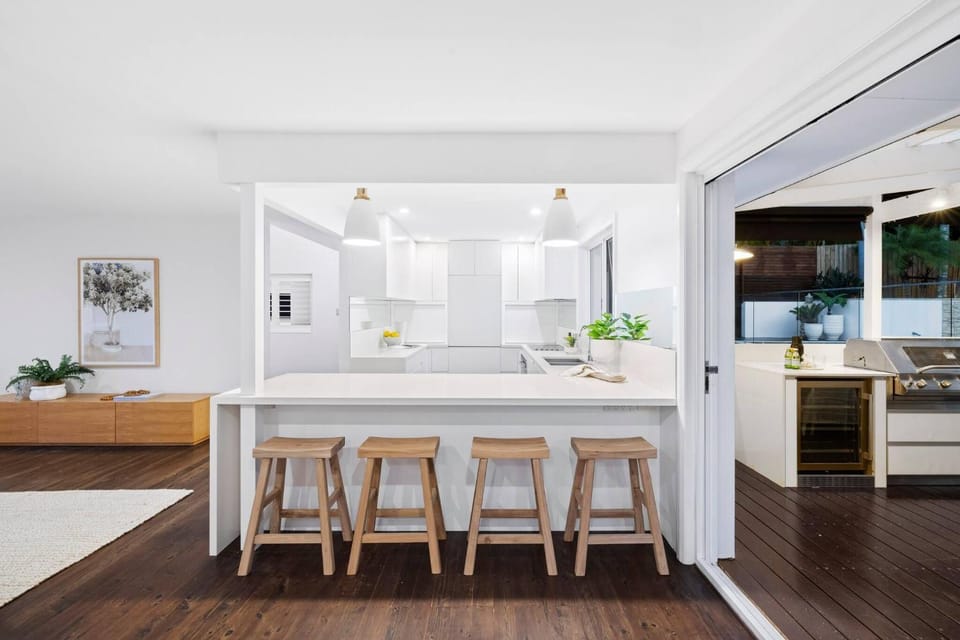Restaurant/places to eat, Decorative detail, Seating area, Dining area, kitchen
