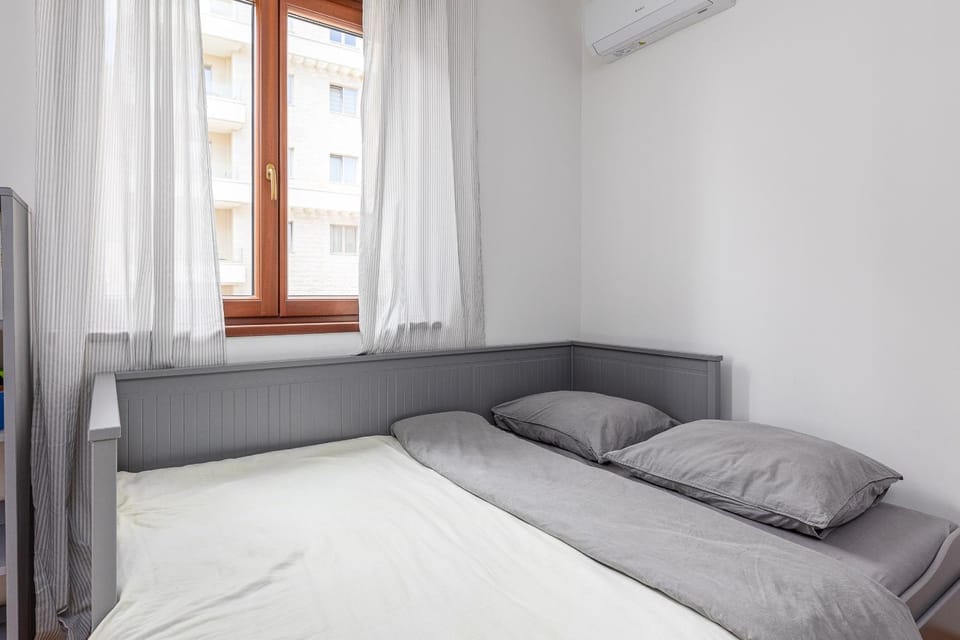 Bed, Bedroom, air conditioner