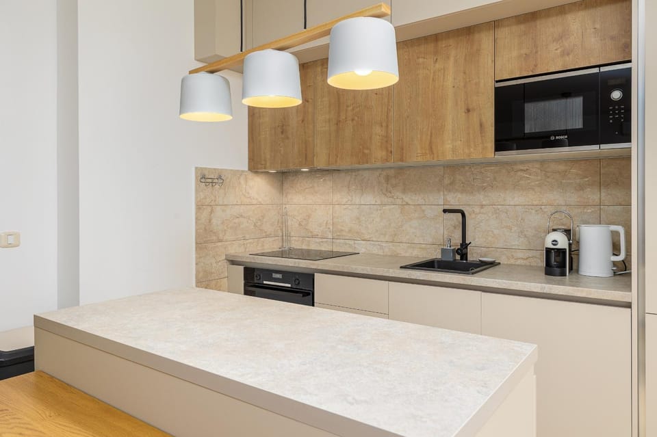 Coffee/tea facilities, Kitchen or kitchenette, stove