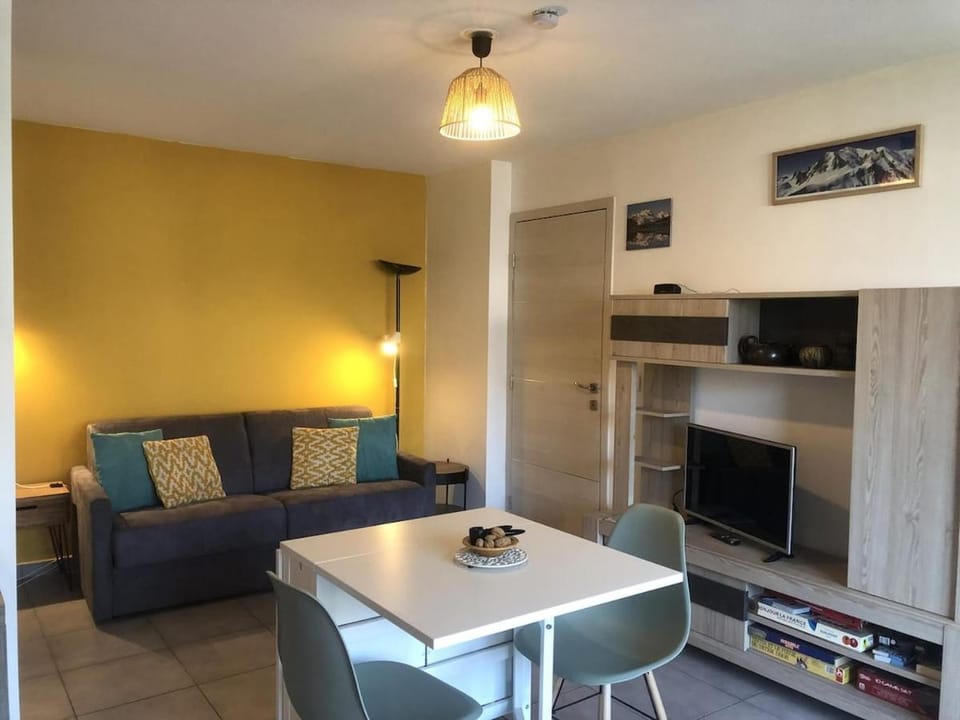 TV and multimedia, Living room, Dining area, internet