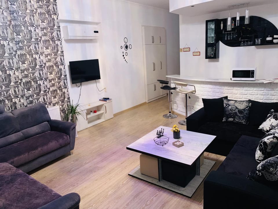 Communal lounge/ TV room, Living room, Seating area