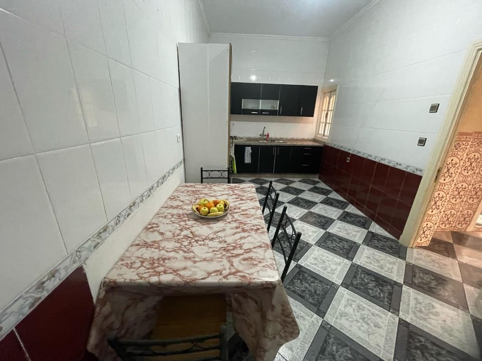 Kitchen or kitchenette, Dining area, oven, stove