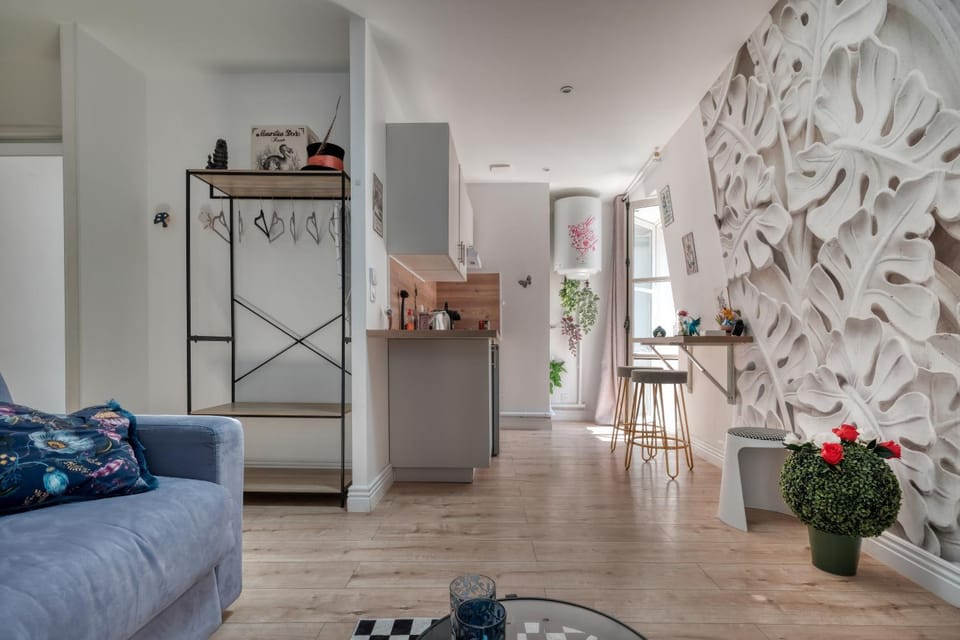 Kitchen or kitchenette, Living room, Seating area, stove