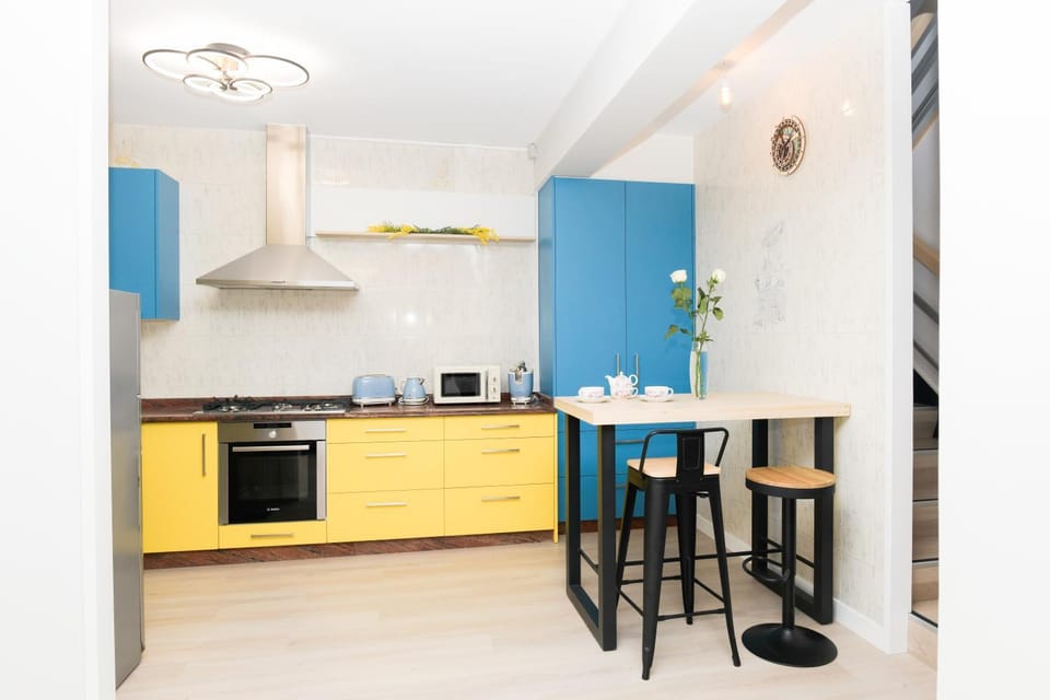 Kitchen or kitchenette, Dining area, oven, stove, toaster