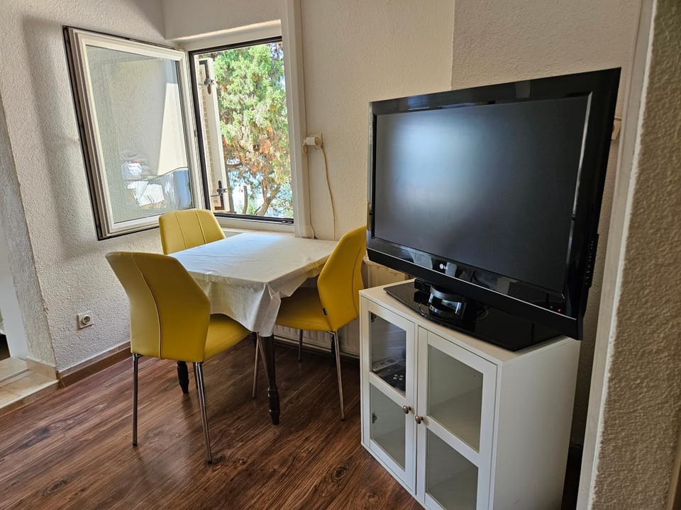 TV and multimedia, Dining area