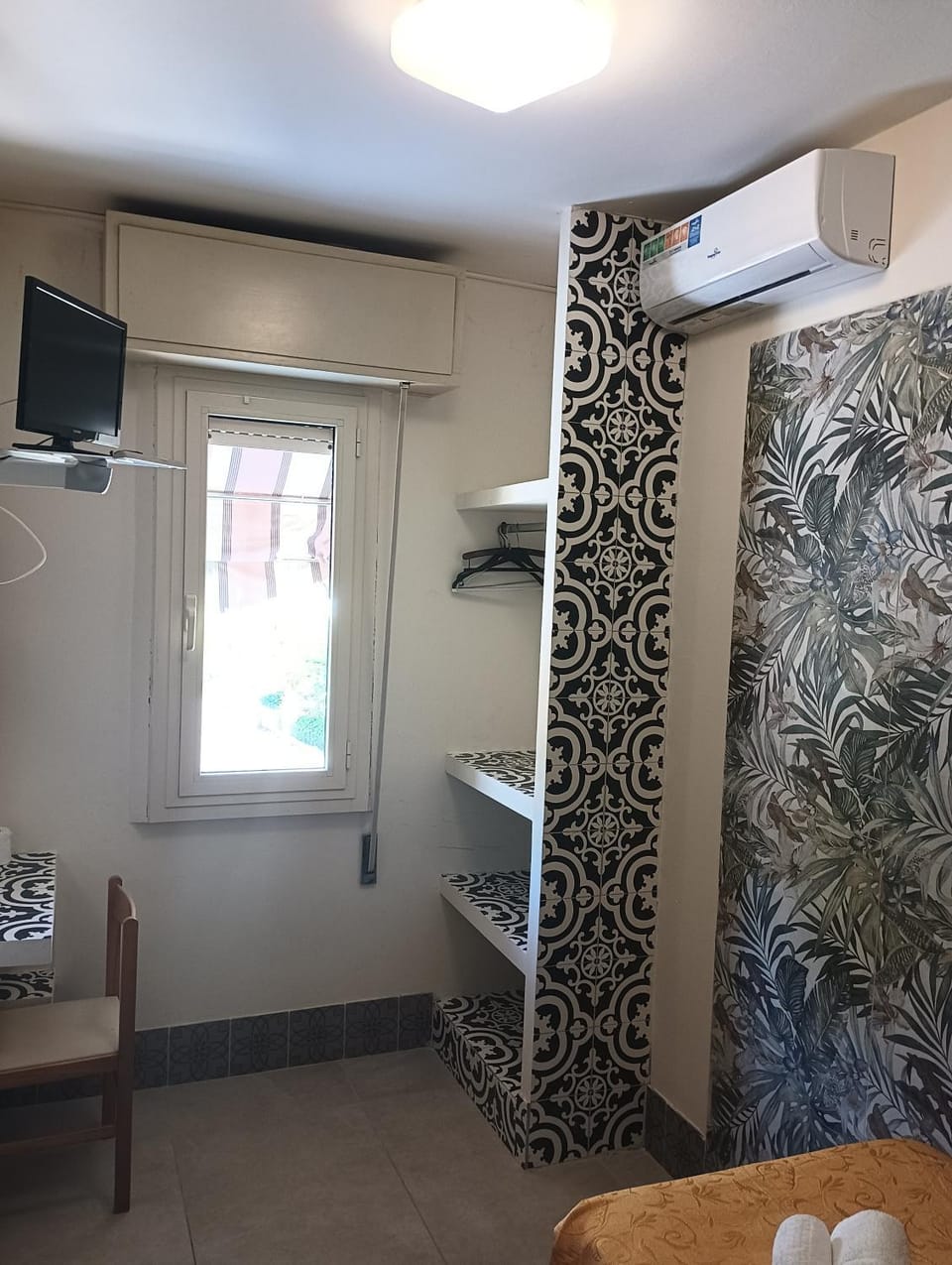 TV and multimedia, wardrobe, air conditioner
