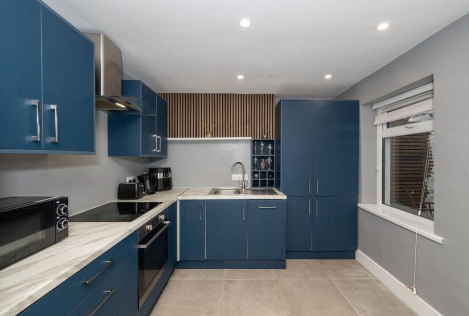 Kitchen or kitchenette, dishwasher, oven, pet friendly, stove