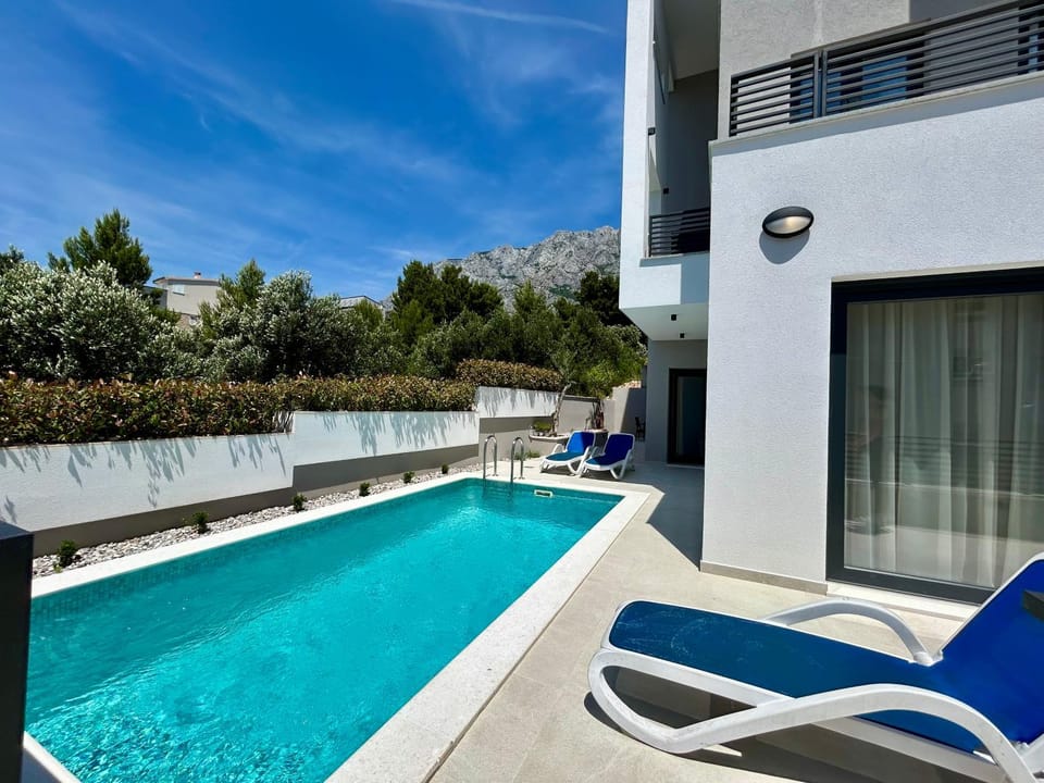 Patio, Day, Pool view, Swimming pool, Swimming pool, sunbed