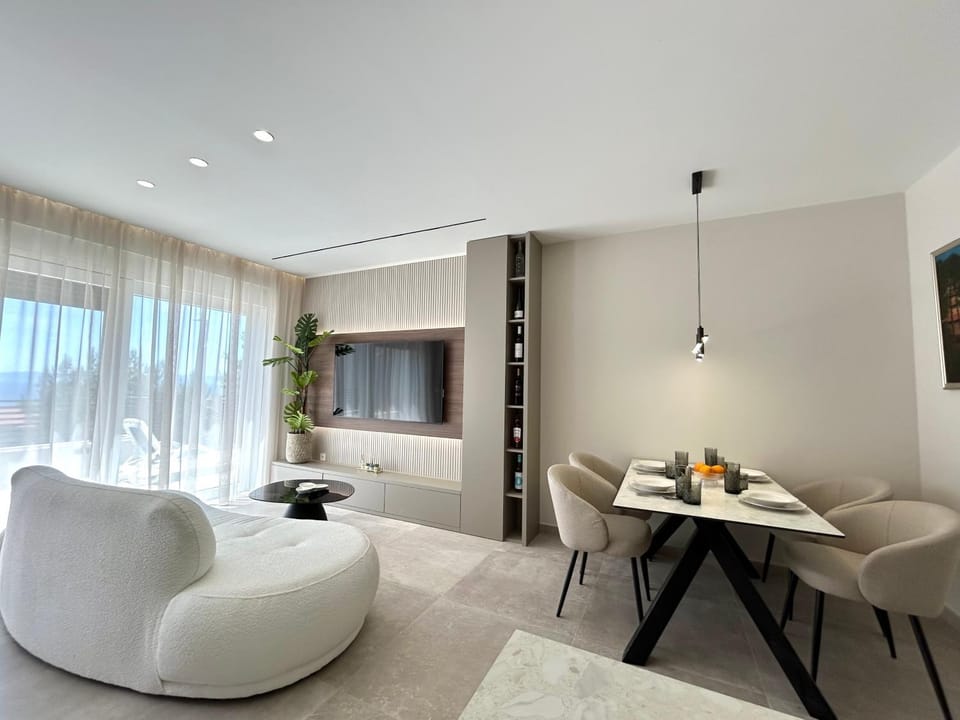 Apartment Petar - private heated pool and sea view Apartment in Makarska