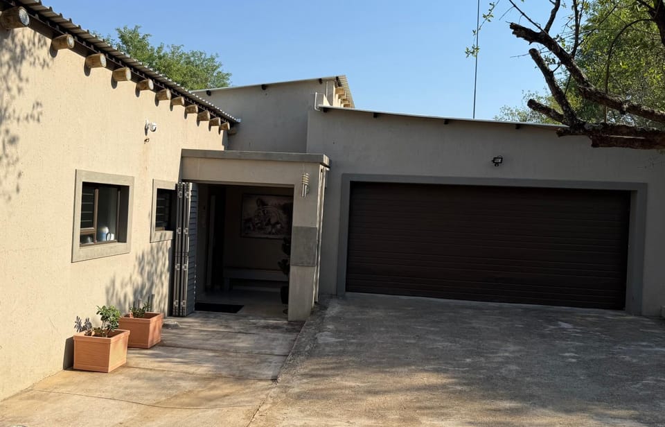 Facade/entrance, Parking