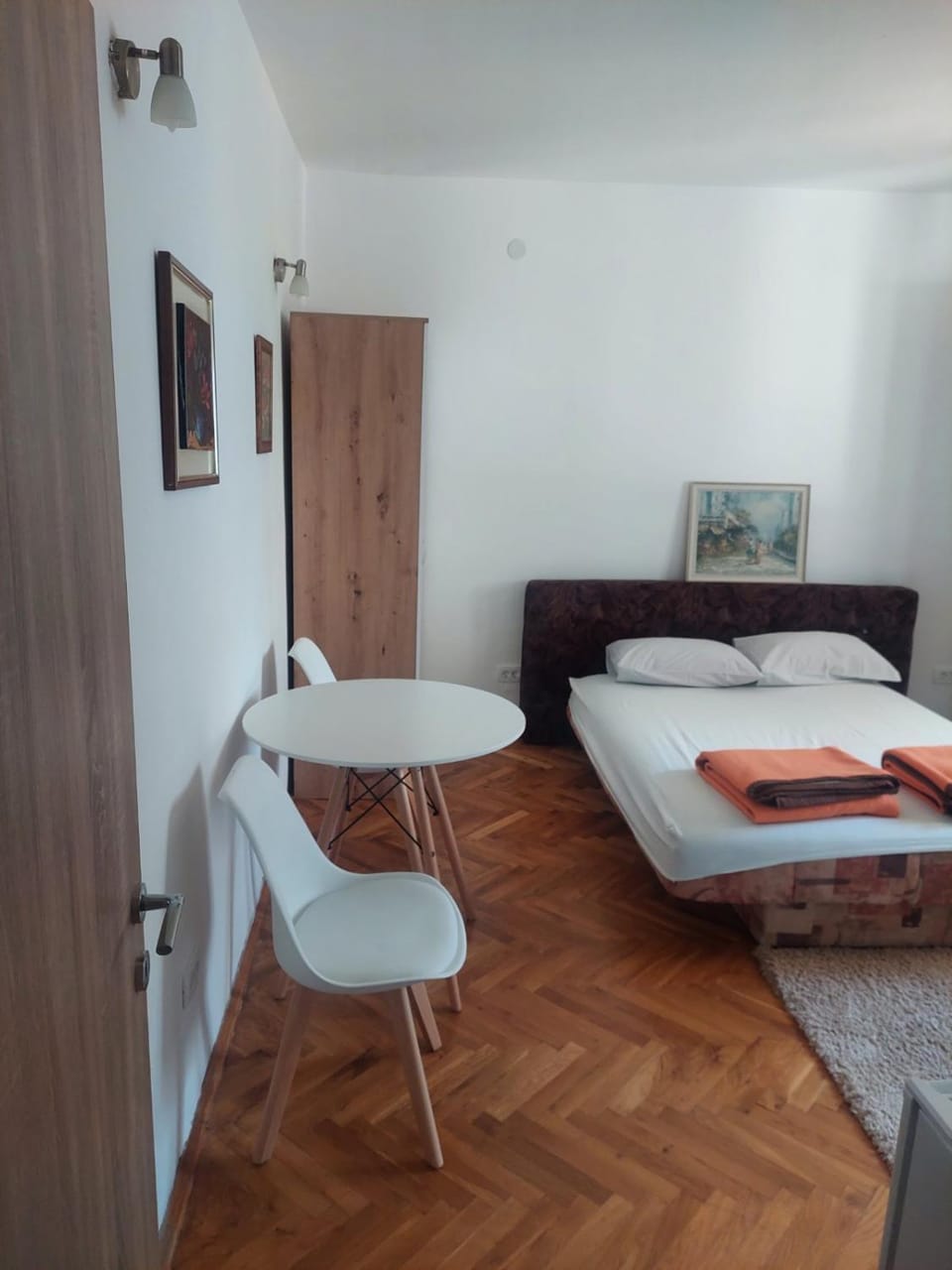 Seating area, Bedroom