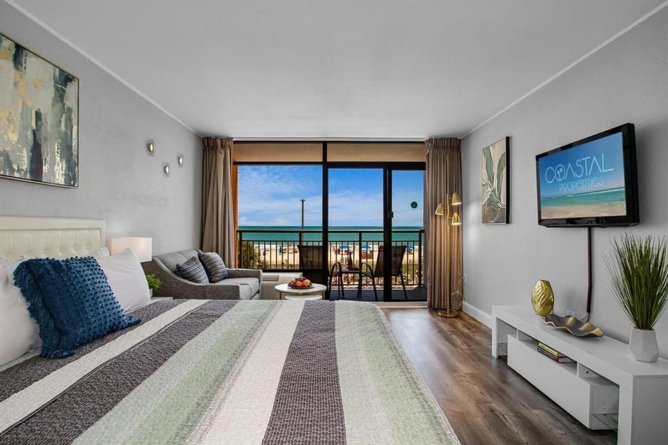 Modern yet Classy Oceanfront Suite in Landmark! 227 Apartment in Myrtle Beach