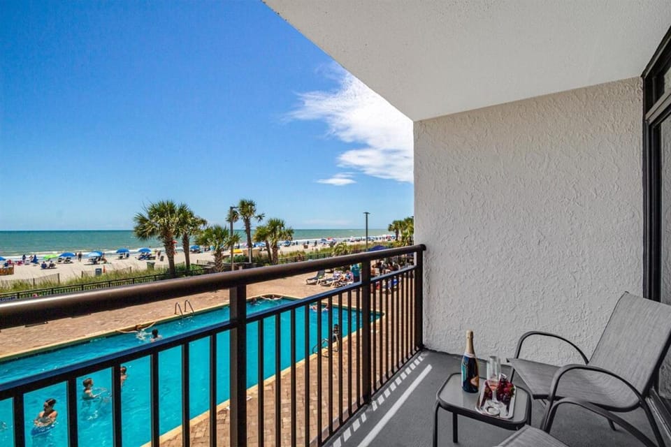 Modern yet Classy Oceanfront Suite in Landmark! 227 Apartment in Myrtle Beach