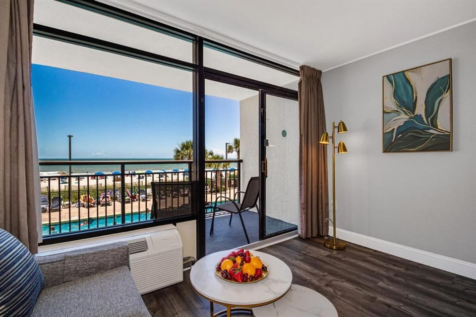 Modern yet Classy Oceanfront Suite in Landmark! 227 Apartment in Myrtle Beach