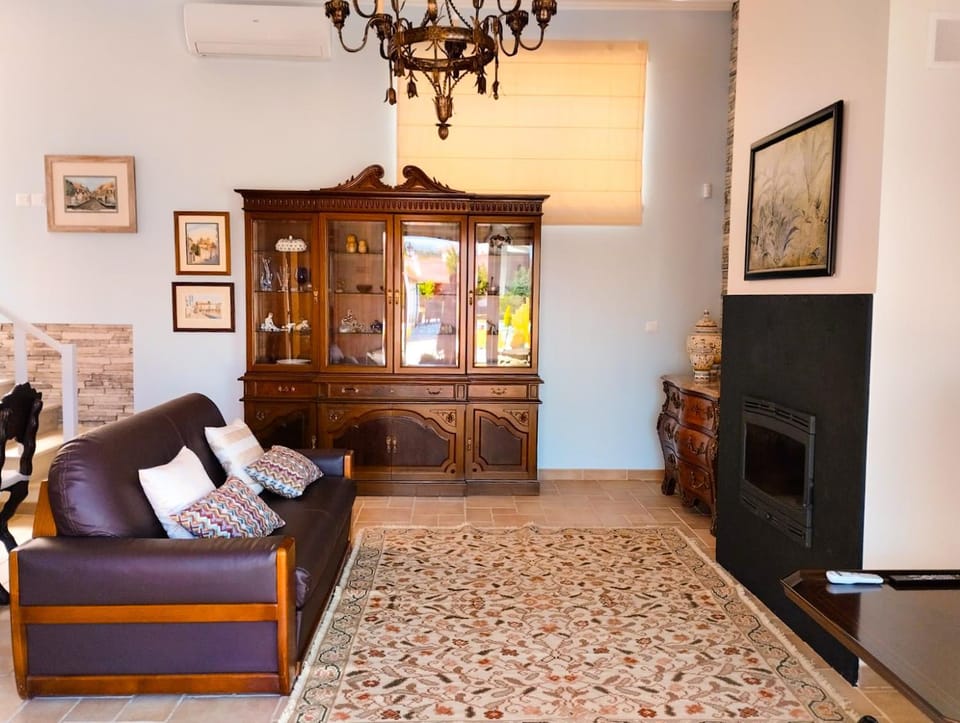 TV and multimedia, fireplace