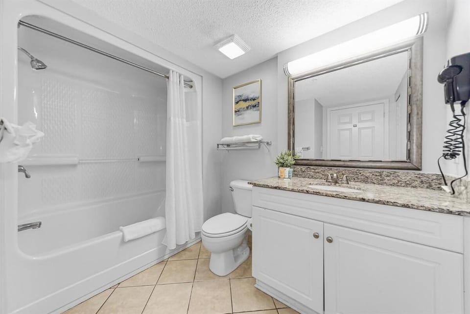 Fabulous Angled Oceanfront Suite! CR1701 Apartment in Myrtle Beach