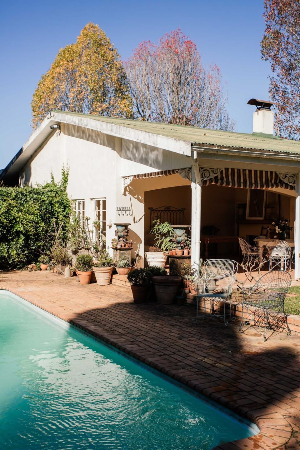 Property building, Garden, Garden view, Pool view, Swimming pool, sunbed