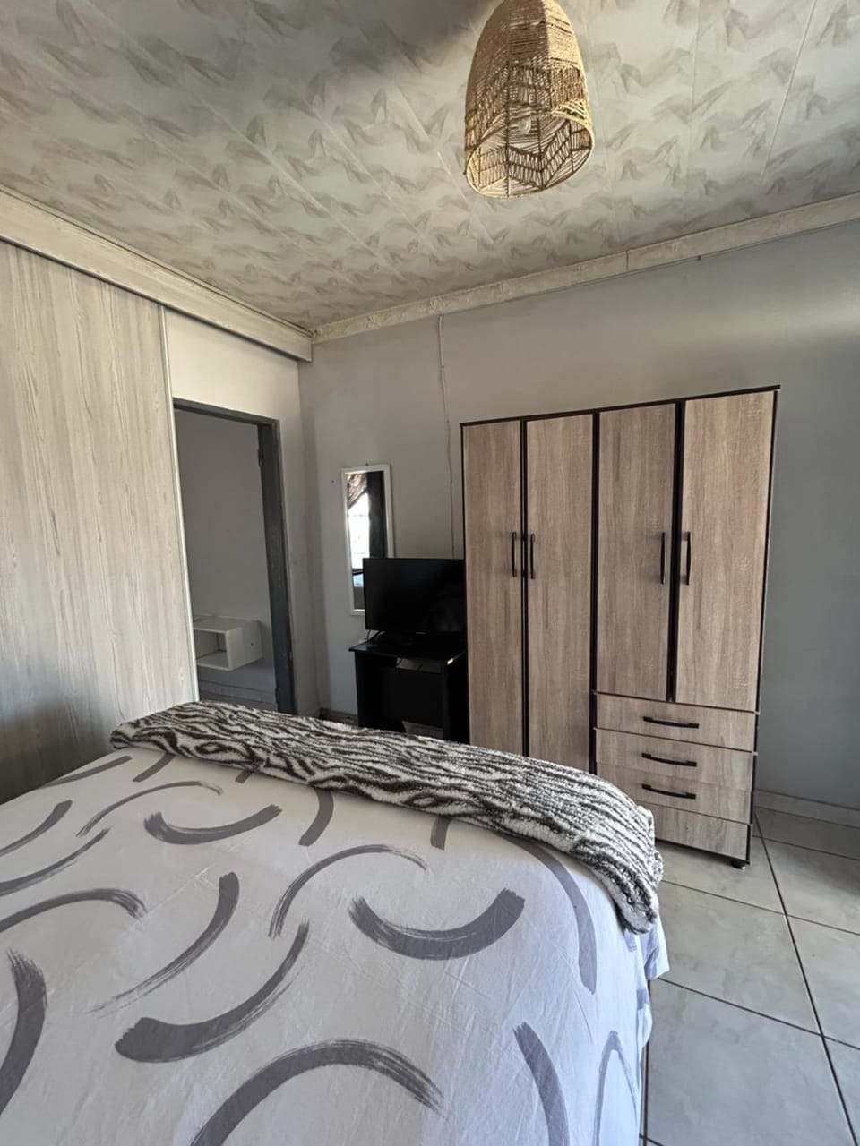 Amza guest room Apartment in Gauteng