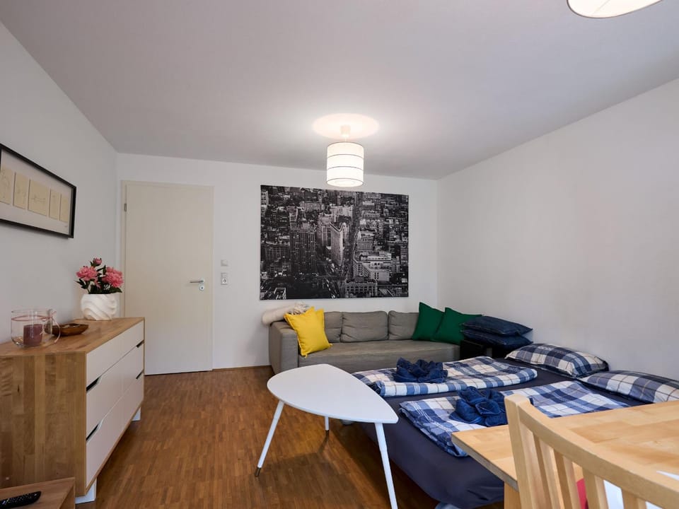 Bed, Living room, Photo of the whole room, Seating area