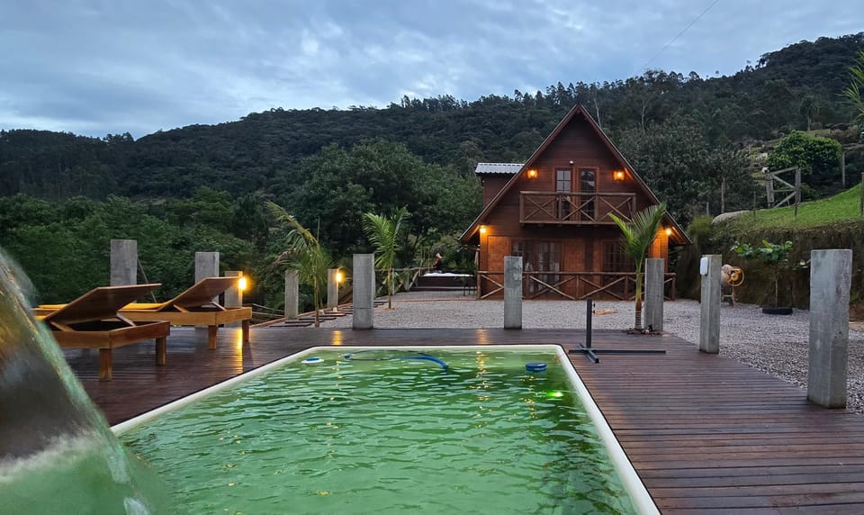 Chalé Familiar com Jacuzzi e Piscina Nature lodge in State of Santa Catarina