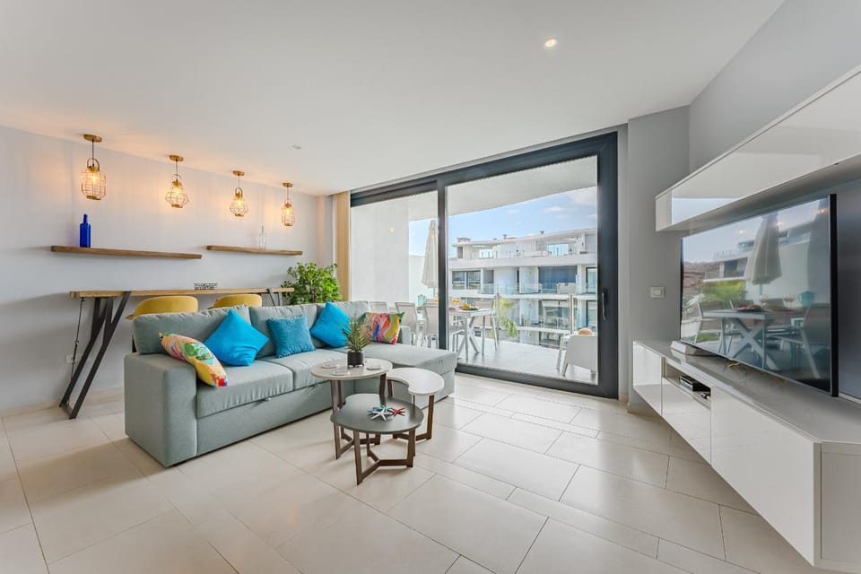 Exclusive Penthouse - 85m pool - private garage - 3 terraces Apartment in Palm-Mar